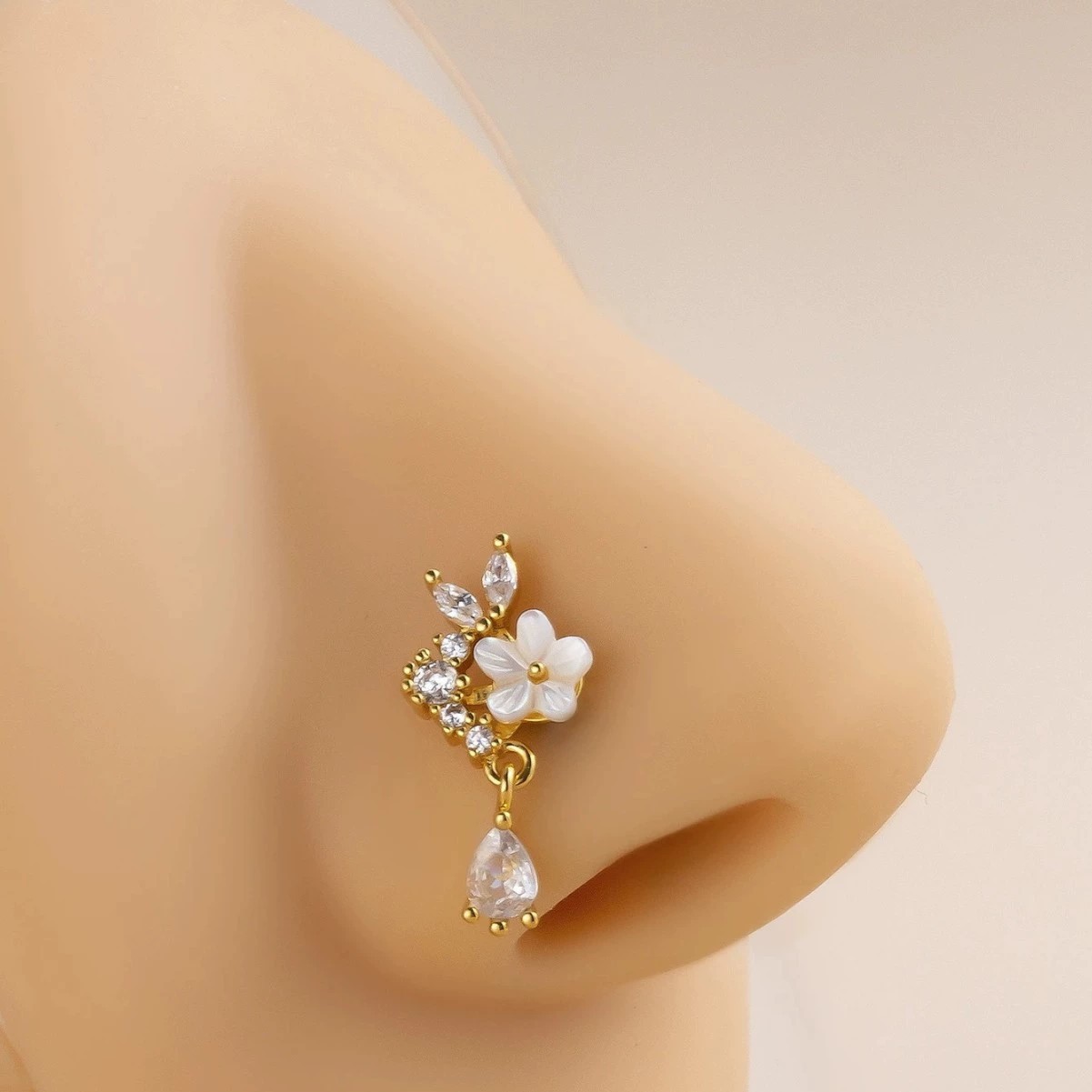 Gold Flower Nose Ring with Dan - Body Jewelry Surgical Steel avaliação e preço